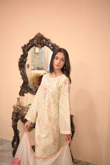 Naaz (pista green)